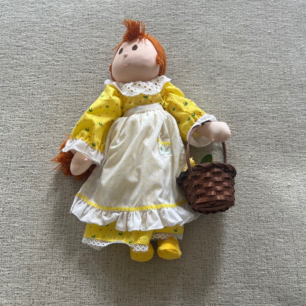 Vintage 1984 Applause Rachael Rag Doll Wallace Berrie Yellow Dress Basket 2151